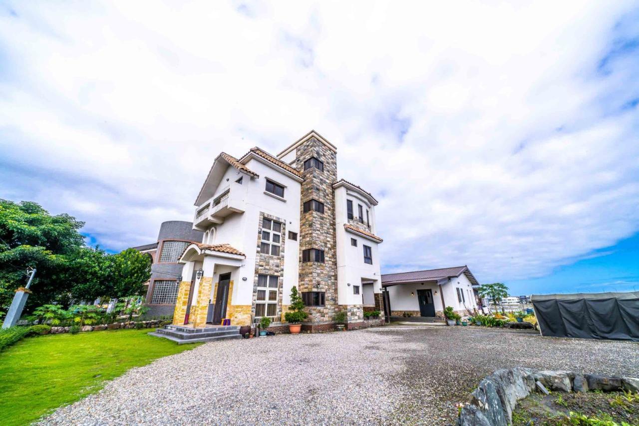 Aurora Castle Guest House Луодонг Екстериор снимка