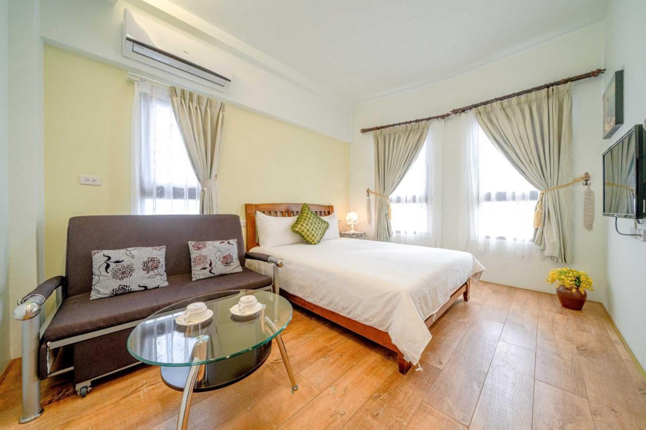 Aurora Castle Guest House Луодонг Екстериор снимка