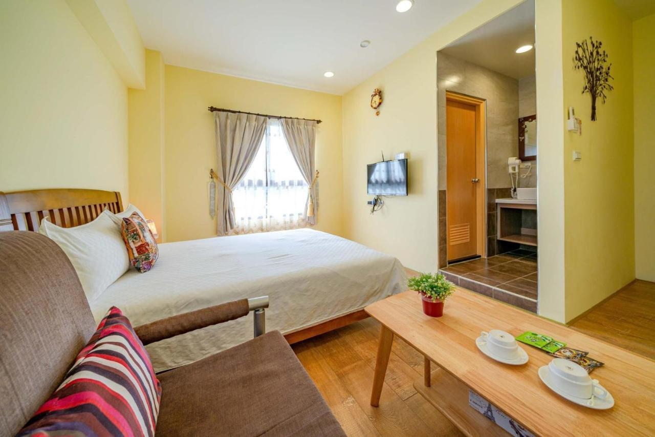 Aurora Castle Guest House Луодонг Екстериор снимка