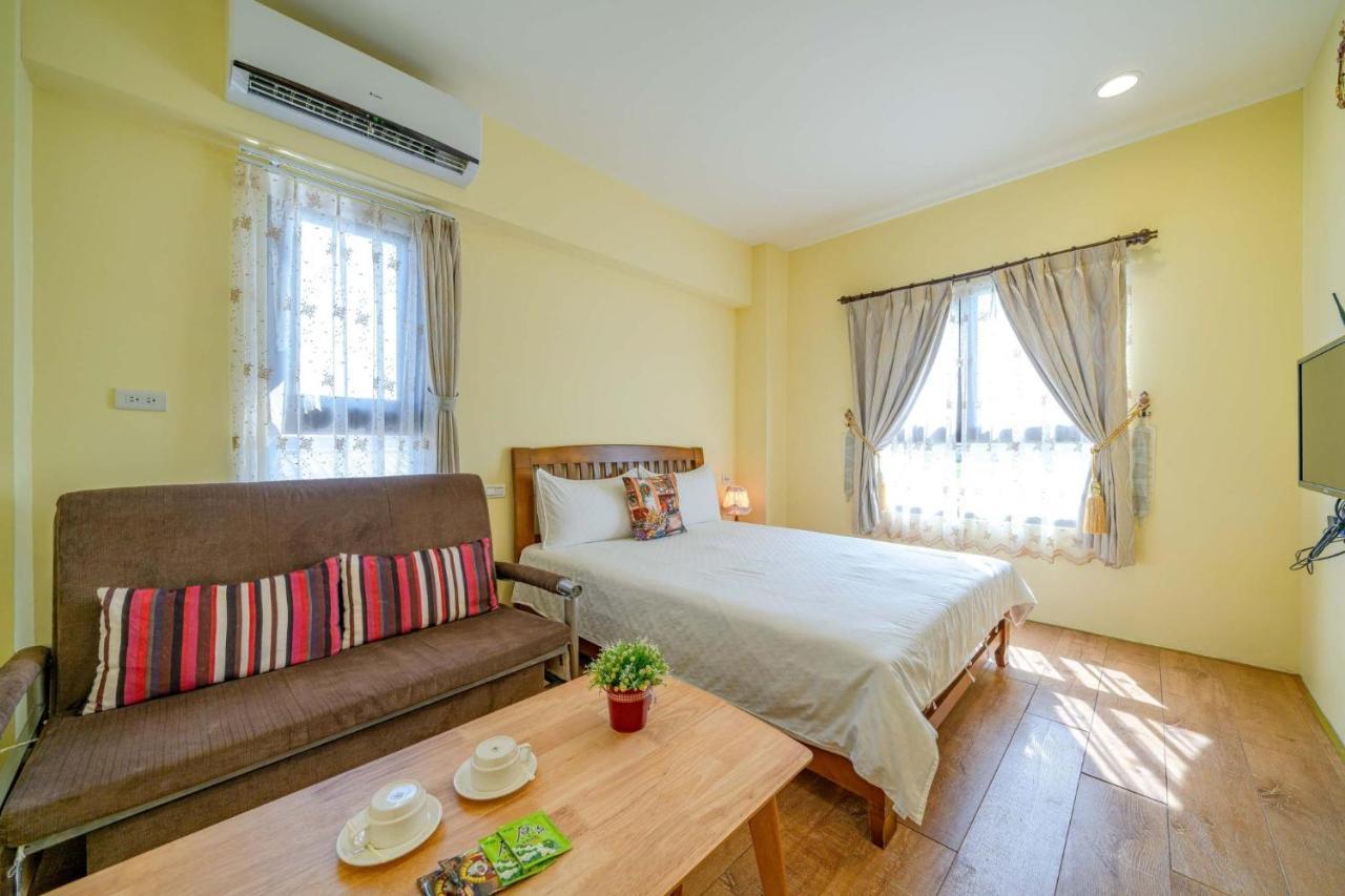 Aurora Castle Guest House Луодонг Екстериор снимка